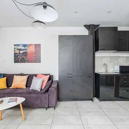 Urbanest Center Mat2a *