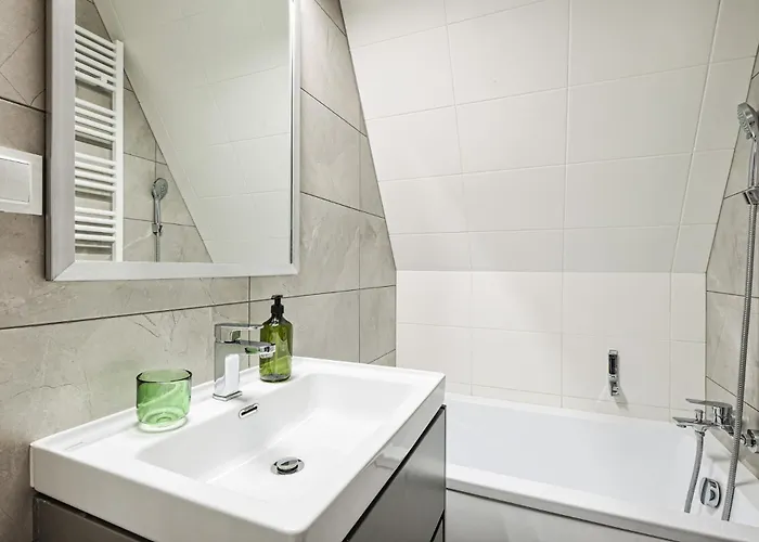 Urbanest Center Mat2a * קטוביץ